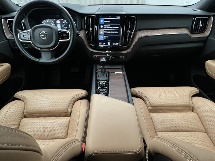 Volvo XC60 T5 AWD INSCRIPTION AUT CZ
