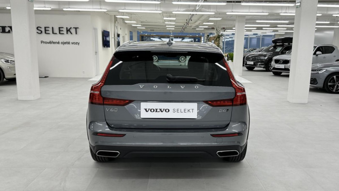 Volvo V60 CROSS COUNTRY B4 REZERVACE