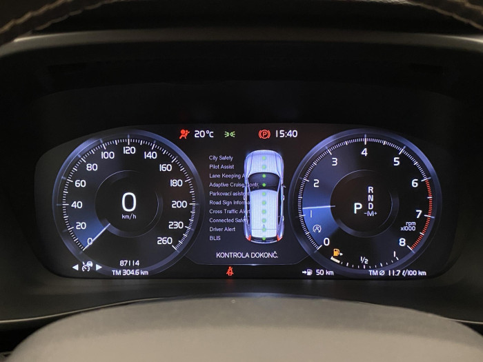 Volvo XC40 T4 AWD R-DESIGN REZERVACE