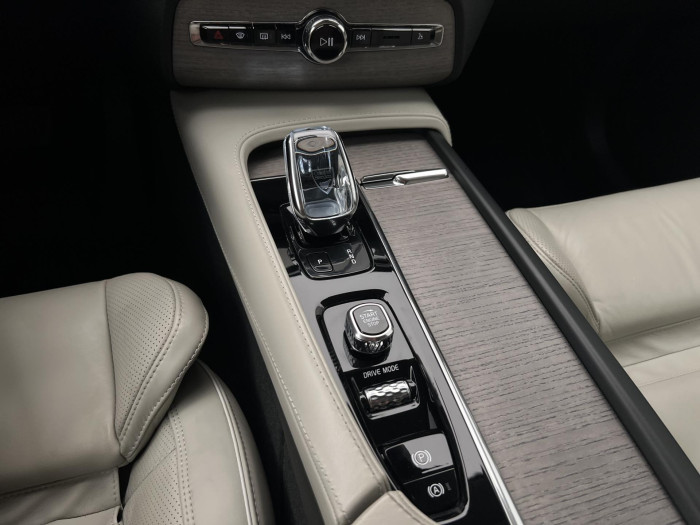 Volvo XC90 B5 AWD INSCRIPTION 7MÍSTNÁ AUT