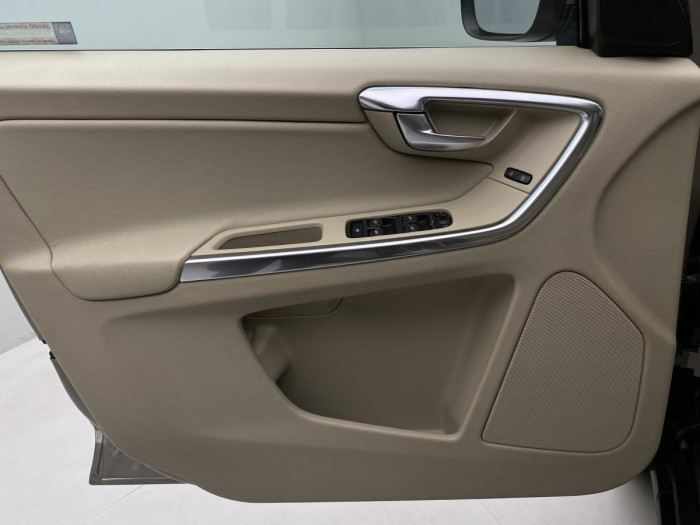 Volvo XC60 D5 AWD MOMENTUM AUT REZERVACE 2.4 d Momentum