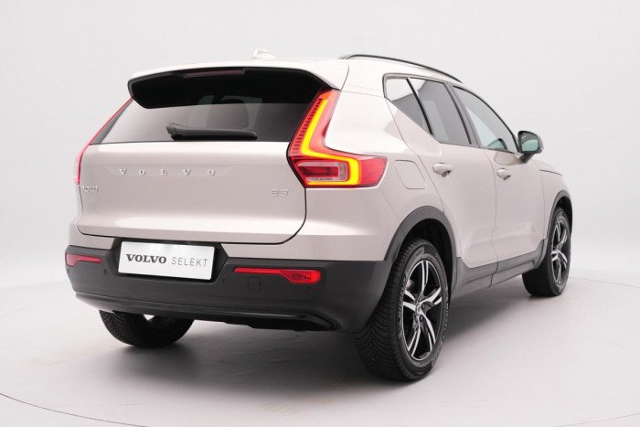 Volvo XC40 B3 DARK PLUS AUT REZERVACE