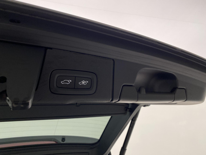 Volvo XC60 T8 AWD PLUG-IN DARK ULTRA CZ