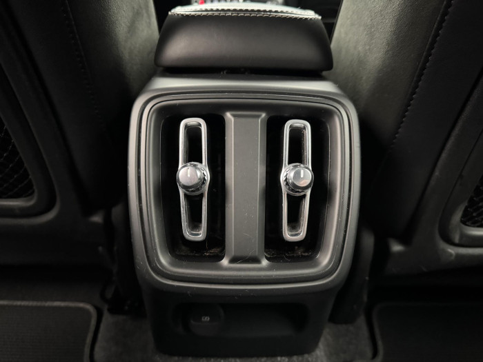 Volvo XC40 T3 R-DESIGN AUT CZ REZERVACE