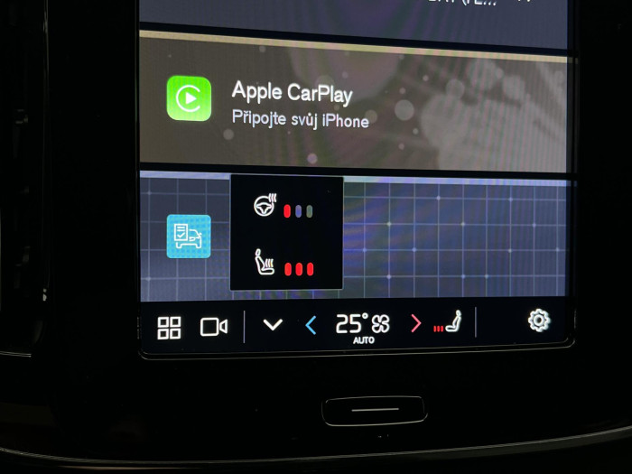 Volvo XC40 B3 PLUS DARK AUT CZ 1.maj.