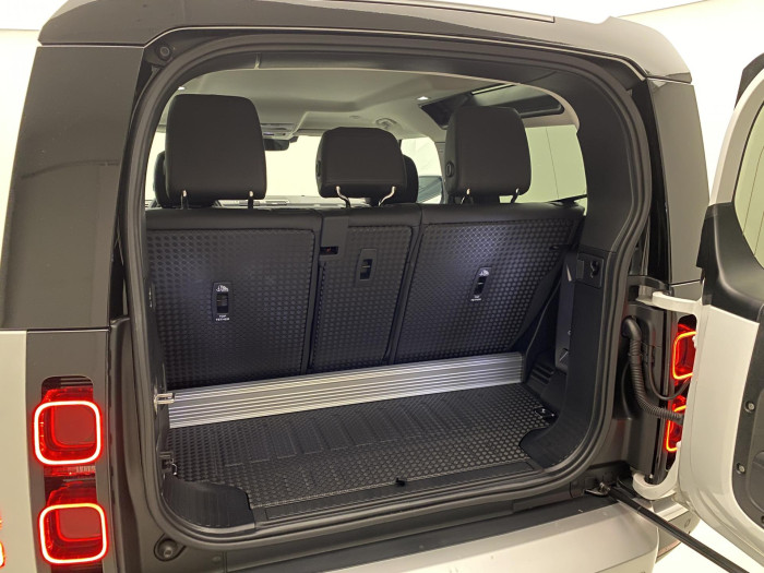 Land Rover Defender D250 SE AWD AUT REZERVACE 3.0 d SE