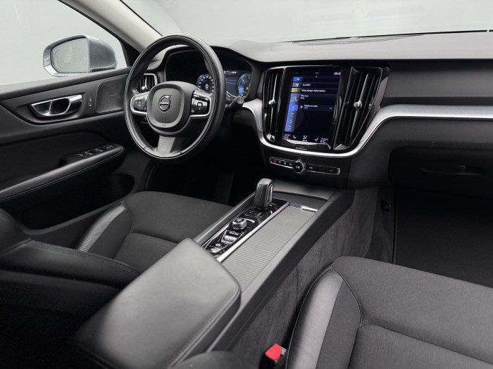 Volvo V60 B4 MOMENTUM PRO AUT 2.0 Momentum
