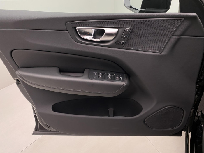 Volvo XC60 T6 AWD PLUG-IN REZERVACE