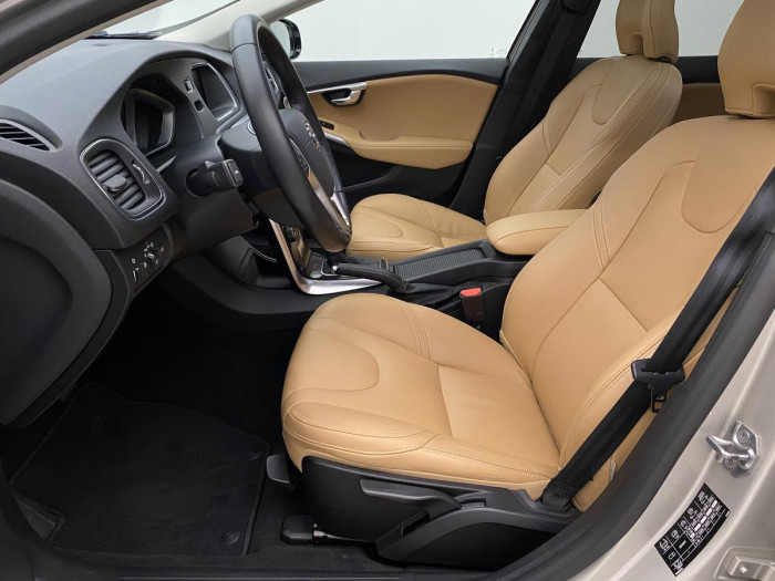 Volvo V40 CC T3 INSCRIPTION REZERVACE 1.5 CC CC