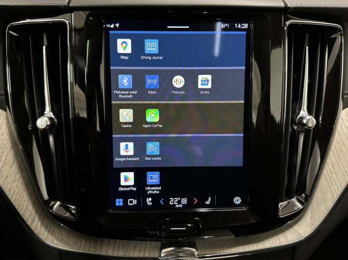 Volvo XC60 B5 AWD PLUS BRIGHT REZERVACE 2.0 Plus