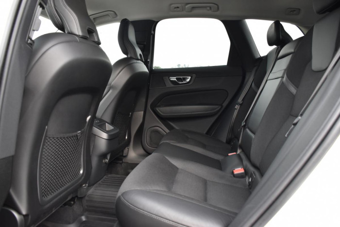 Volvo XC60 B5 AWD MOMENTUM REZERVACE 2.0 Momentum