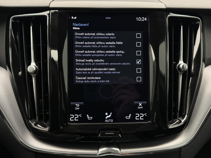 Volvo XC60 B4 MOMENTUM PRO AUT CZ 2.0 Momentum