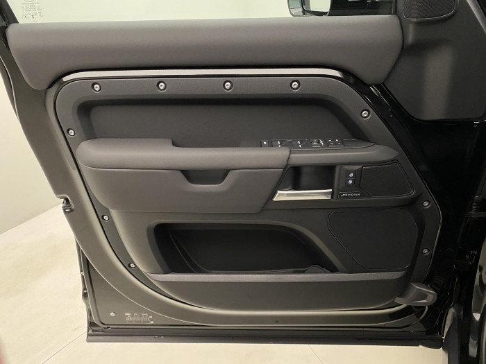 Land Rover Defender 110 D300 X-DYNAMIC SE AWD AUT 3.0 d Dynamic SE