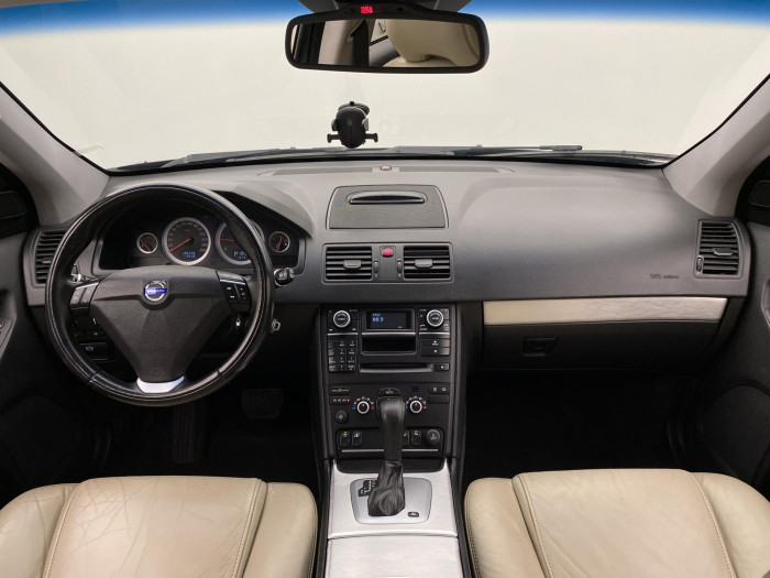 Volvo XC90 2.4 D5 AWD SUMMUM AUT 7 míst 2.4 d Summum