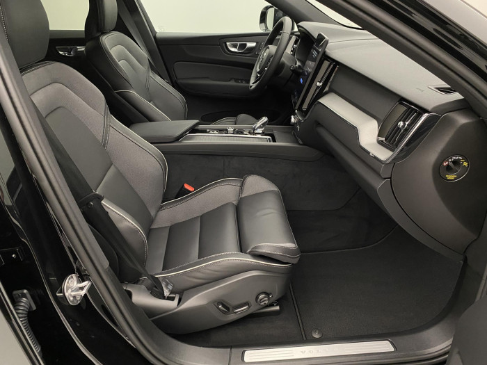Volvo XC60 B5 AWD AUT PLUS BLACK EDITION