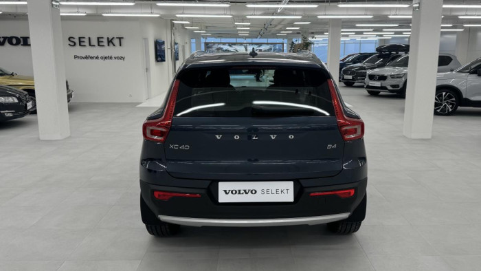 Volvo XC40 B4 MOMENTUM REZERVACE 2.0 Momentum