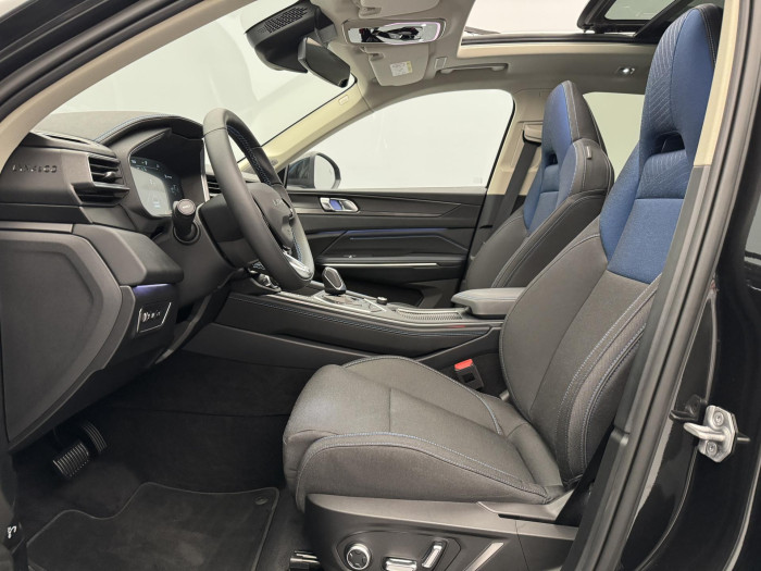 Lynk & Co 01 PHEV DCT AUT 1.maj