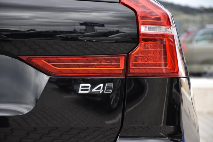 Volvo XC60 B4 AWD MOMENTUM REZERVACE 2.0 Momentum