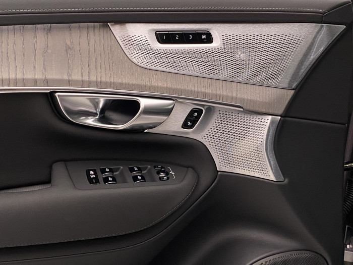 Volvo XC90 T8 AWD RECHARGE DARK ULTRA 7