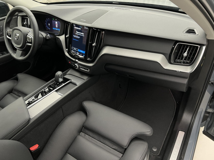 Volvo XC60 B4 AWD PLUS DARK AUT 1.maj.