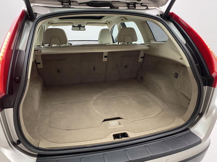 Volvo XC60 D5 AWD MOMENTUM AUT REZERVACE 2.4 d Momentum