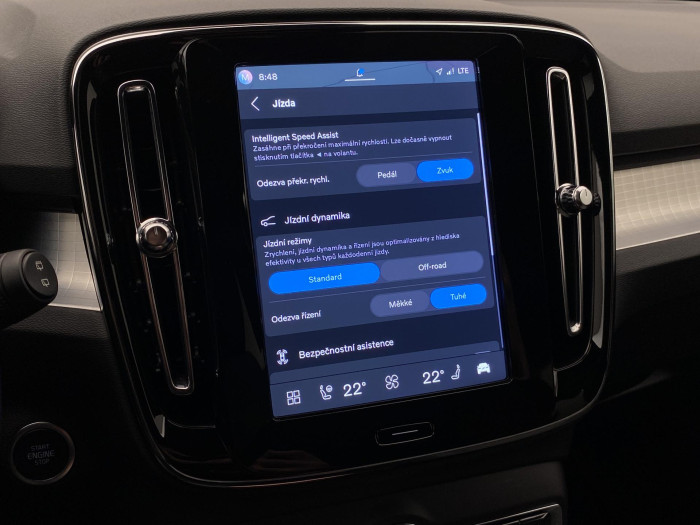 Volvo XC40 B3 DARK PLUS AUT CZ