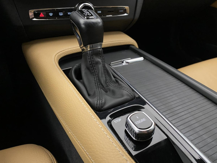 Volvo V90 D5 AWD MOMENTUM REZERVACE 2.0 d Momentum