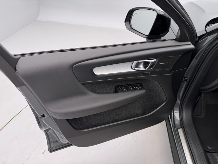 Volvo XC40 B3 AUT DARK PLUS