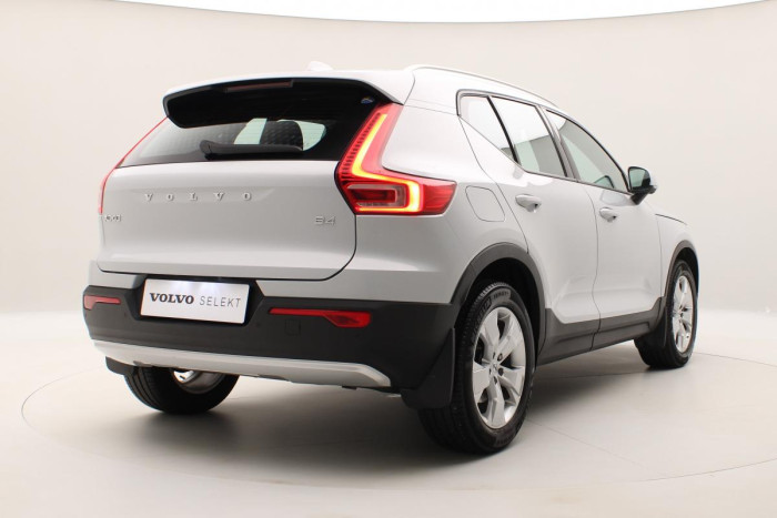 Volvo XC40 B4 MOMENTUM AUT REZERVACE 2.0 Momentum
