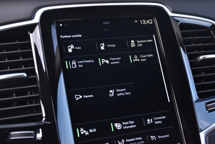 Volvo XC90 T8 AWD INSCRIPTION REZERVACE