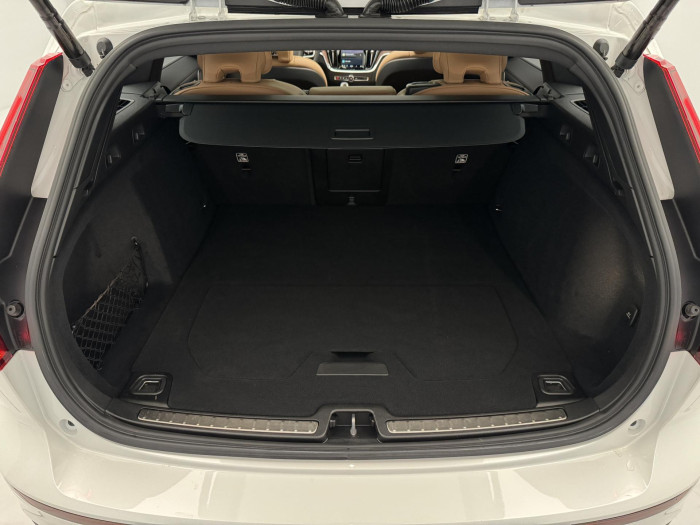 Volvo V60 CC B5 AWD ULTIMATE REZERVACE 2.0 CC CC