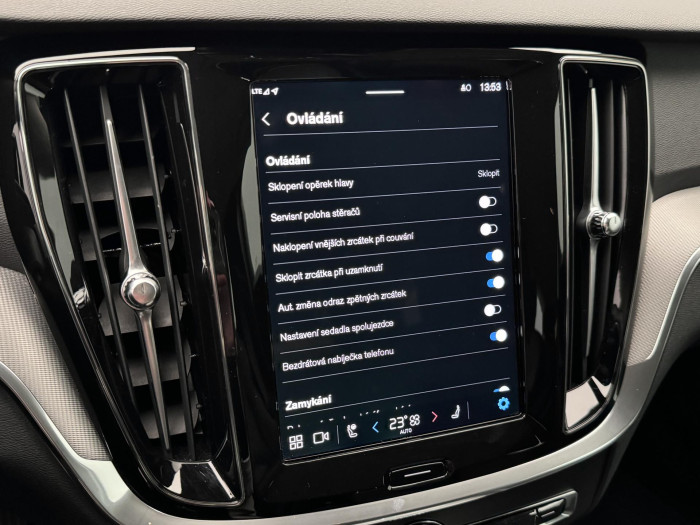 Volvo V60 B4 DARK PLUS AUT CZ 1.maj