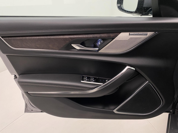 Jaguar XF D200 R-DYNAMIC SE AWD AUT 2.0 d Dynamic SE