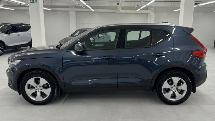 Volvo XC40 B4 MOMENTUM REZERVACE 2.0 Momentum
