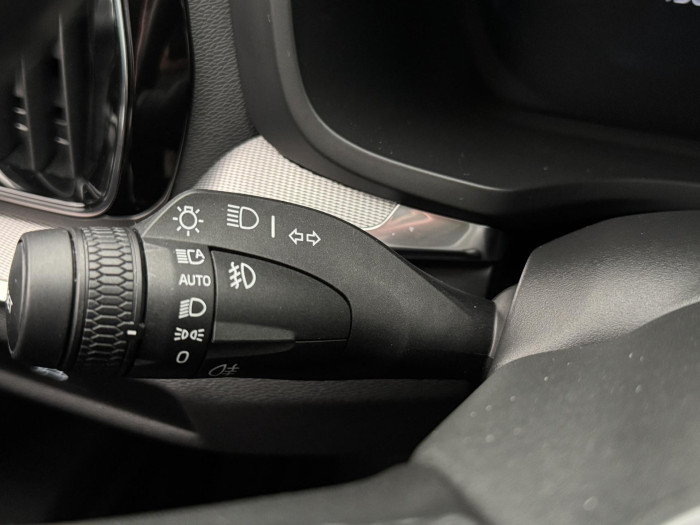 Volvo V60 B4 DARK PLUS AUT CZ 1.maj