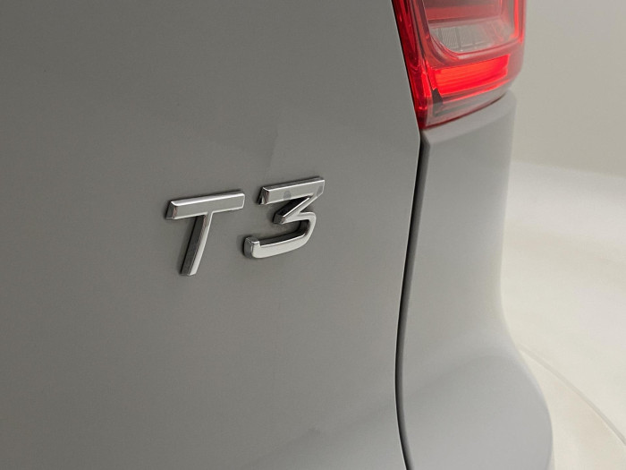 Volvo XC40 T3 R-DESIGN AUT 1.maj.