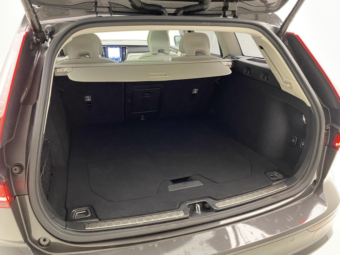 Volvo V60 T8 AWD PLUG-IN BRIGHT ULTRA CZ