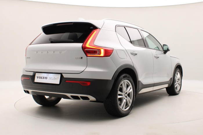 Volvo XC40 D4 AWD MOMENTUM REZERVACE 2.0 d Momentum