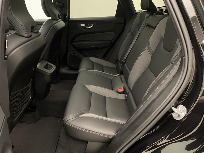 Volvo XC60 B5 AWD BLACK EDITION AUT 1.maj 2.0 Edition