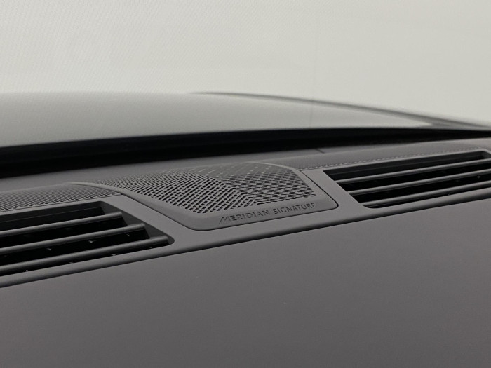 Land Rover Range Rover P550e AUTOBIOGRAPHY SWB