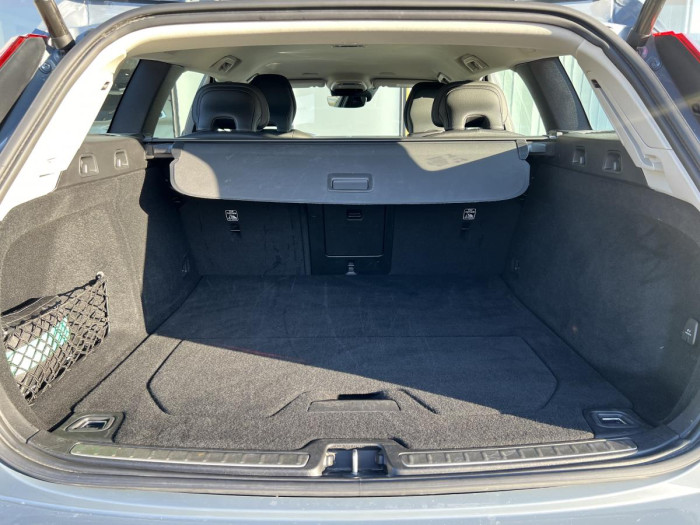Volvo V60 CROSS COUNTRY B4 AWD REZERVACE
