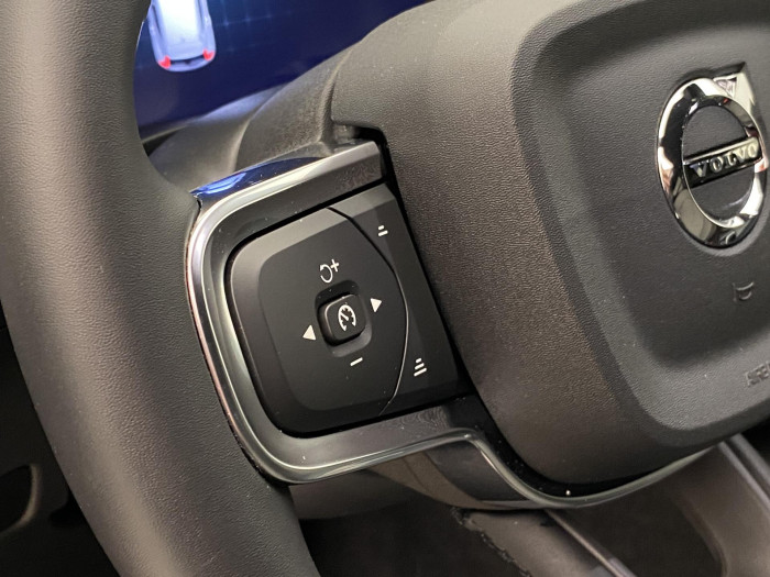 Volvo XC40 B3 DARK PLUS REZERVACE