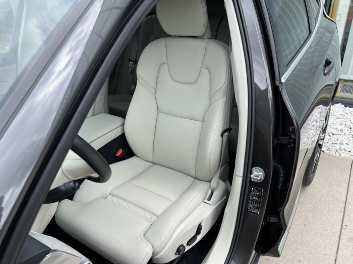 Volvo XC60 B4 PLUS BRIGHT Aut REZERVACE