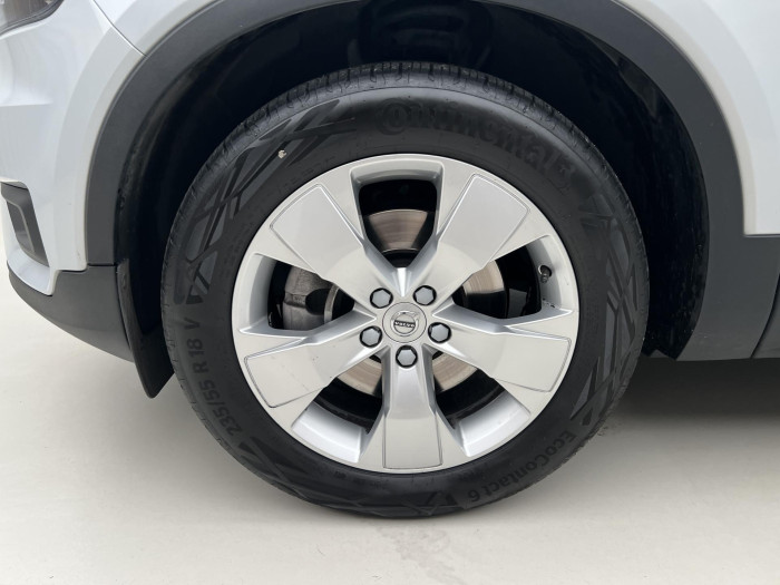 Volvo XC40 D4 AWD MOMENTUM PRO AUT CZ 2.0 d Momentum