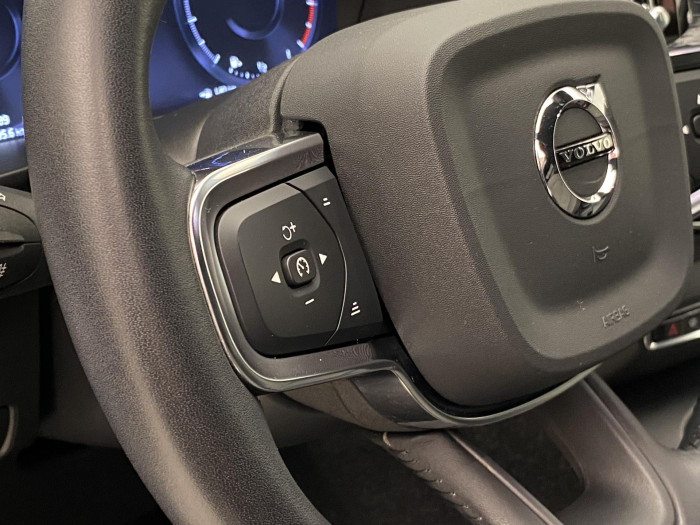 Volvo XC40 B4 MOMENTUM AUT CZ 2.0 Momentum