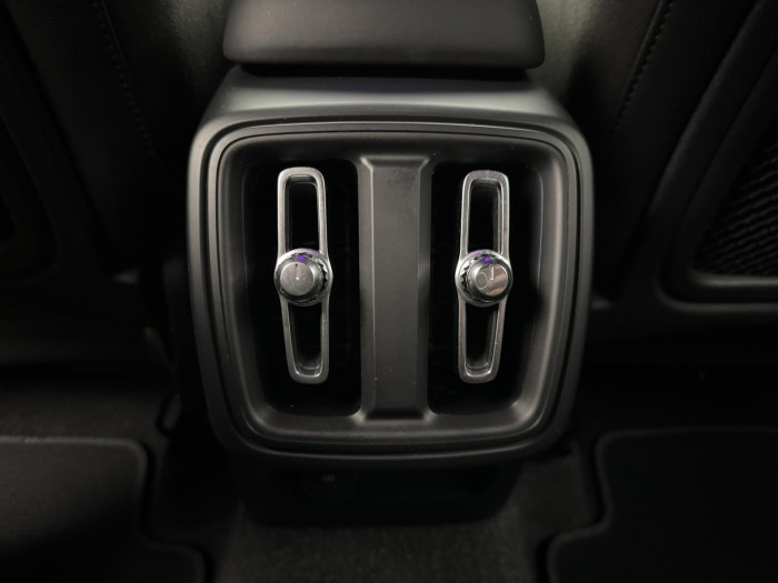 Volvo XC40 D4 AWD R-DESIGN AUT CZ 1. maj 2.0 d