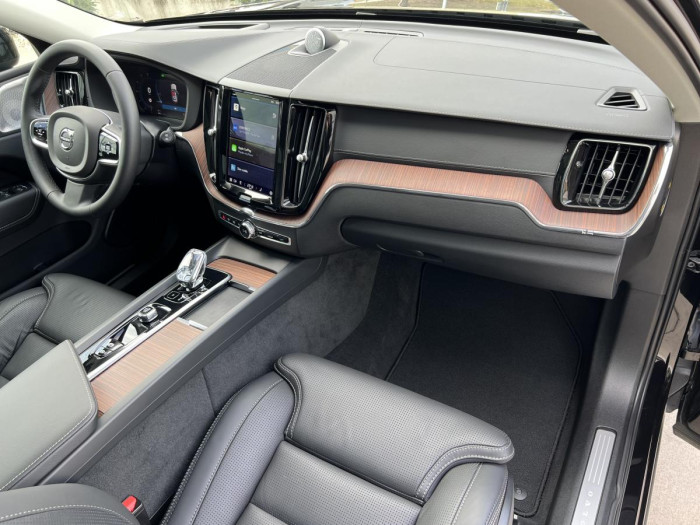 Volvo XC60 B5 AWD ULTIMATE DARK Aut CZ