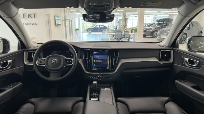 Volvo XC60 B4 PLUS DARK NEZ.TOPENÍ AUT 2.0 Plus