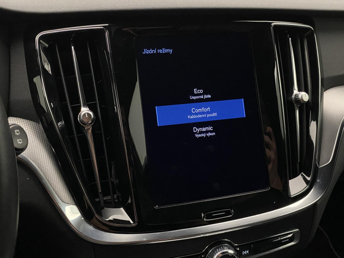 Volvo V60 B5 R-DESIGN AUT CZ