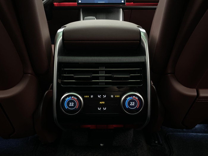 Land Rover Range Rover P550e AUTOBIOGRAPHY